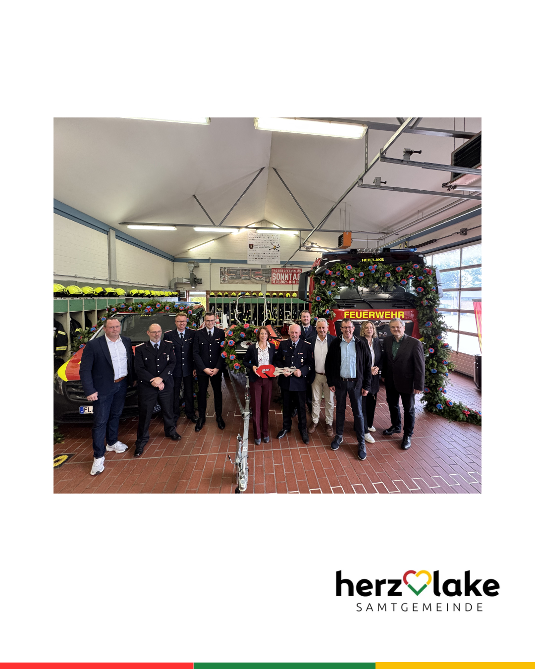 Feuerwehrausschussvorsitzender Dennis Strauch, Gemeindebrandmeister Stefan Ideler, stellv. Ortsbrandmeister Christian Ahlers, Zugführer Michael Düing, Samtgemeindebürgermeisterin Martina Schümers, Ortsbrandmeister Heiner Ideler, stellv. - 2